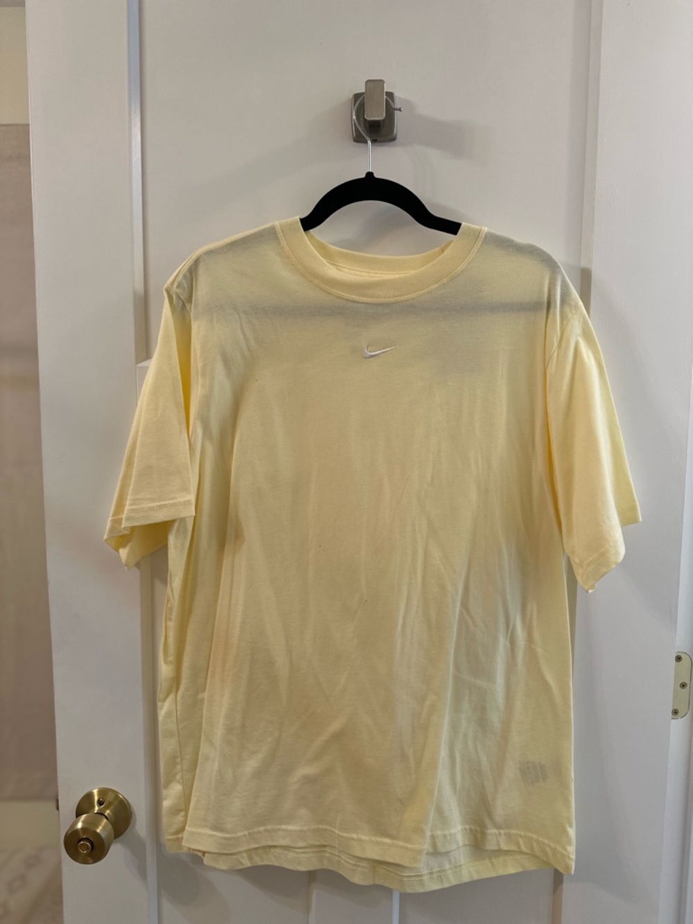 Nike brand new with tags butter Yellow Short-Sleeve Swoosh Tee